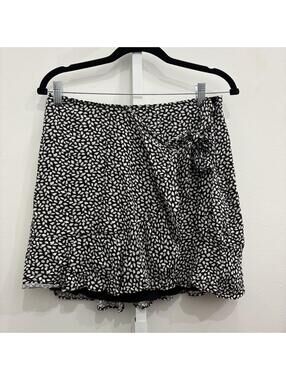 Abercrombie & Fitch Black and White Patterned Skirt with Tie Detail
